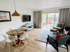 Endless Summer -Updated Townhome, 3-5 minute walk to the beach!